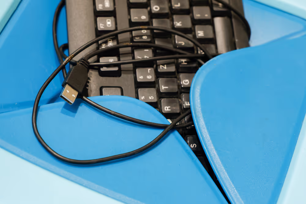 Stockshot : Common charger for laptops, tablets and phones