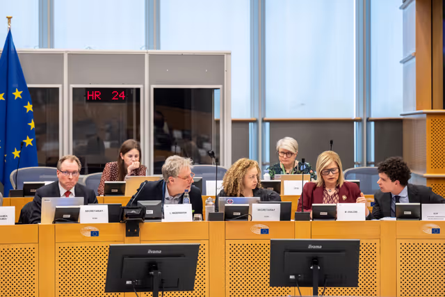 Fotagrafa 9: ECON LIBE -  Kick-off Trilogue on Directive Omnibus