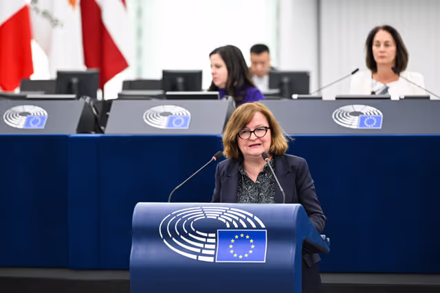 Снимка 32: EP Plenary session - Supporting democratic resilience in Armenia