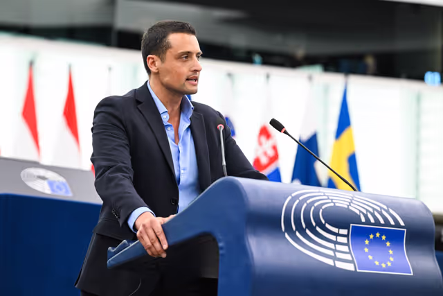 Снимка 18: EP Plenary session - Supporting democratic resilience in Armenia