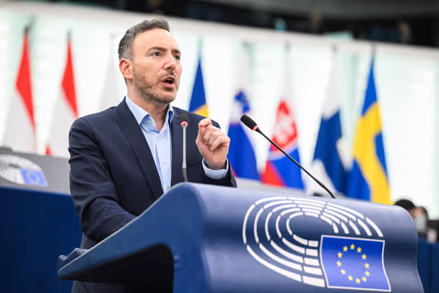 Снимка 15: EP Plenary session - Supporting democratic resilience in Armenia