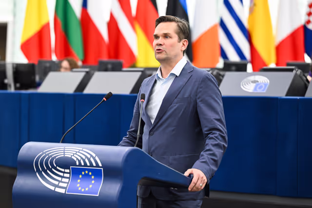 Снимка 10: EP Plenary session - Supporting democratic resilience in Armenia
