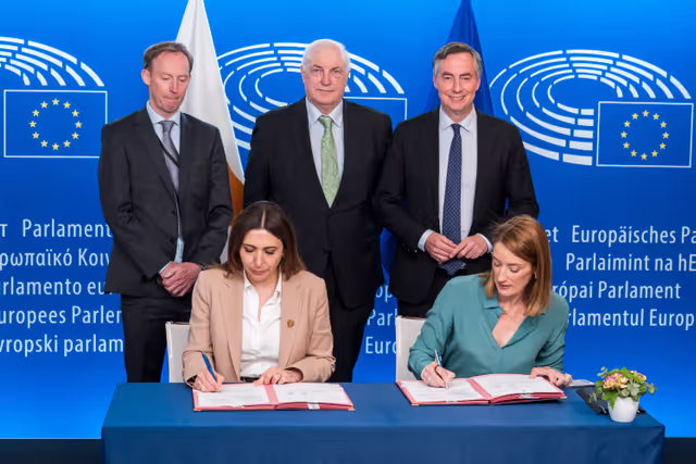Valokuva 15: LEX signing ceremony in the presence of Roberta METSOLA, EP President and Marilena RAOUNA, Deputy Minister for European Affairs, on behalf of the Cyprus Presidency