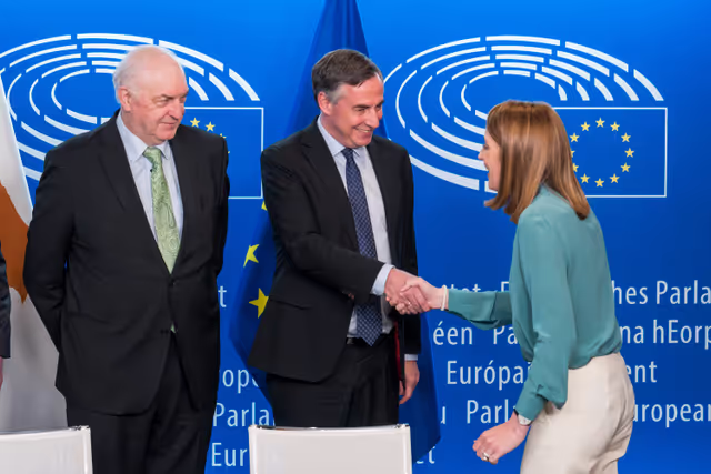 Valokuva 16: LEX signing ceremony in the presence of Roberta METSOLA, EP President and Marilena RAOUNA, Deputy Minister for European Affairs, on behalf of the Cyprus Presidency