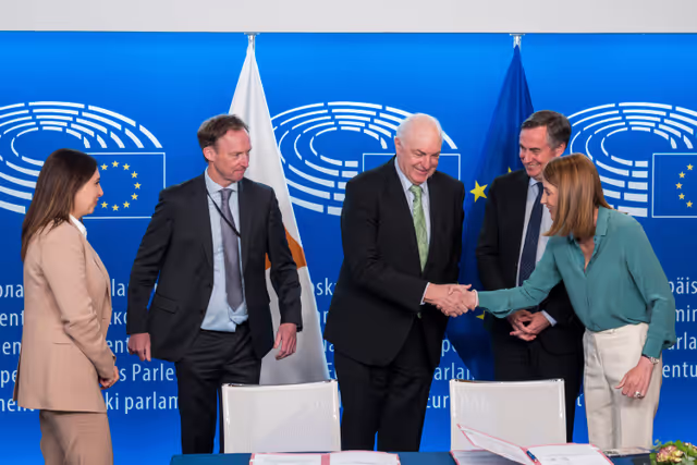Valokuva 14: LEX signing ceremony in the presence of Roberta METSOLA, EP President and Marilena RAOUNA, Deputy Minister for European Affairs, on behalf of the Cyprus Presidency