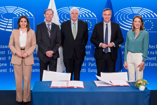 Valokuva 13: LEX signing ceremony in the presence of Roberta METSOLA, EP President and Marilena RAOUNA, Deputy Minister for European Affairs, on behalf of the Cyprus Presidency