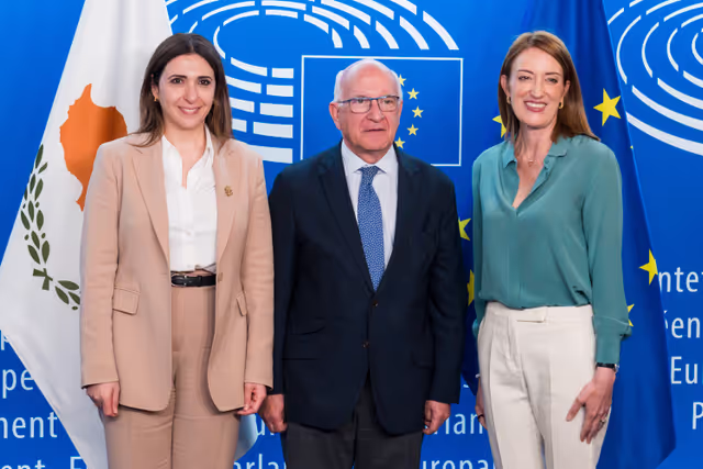 Valokuva 2: LEX signing ceremony in the presence of Roberta METSOLA, EP President and Marilena RAOUNA, Deputy Minister for European Affairs, on behalf of the Cyprus Presidency