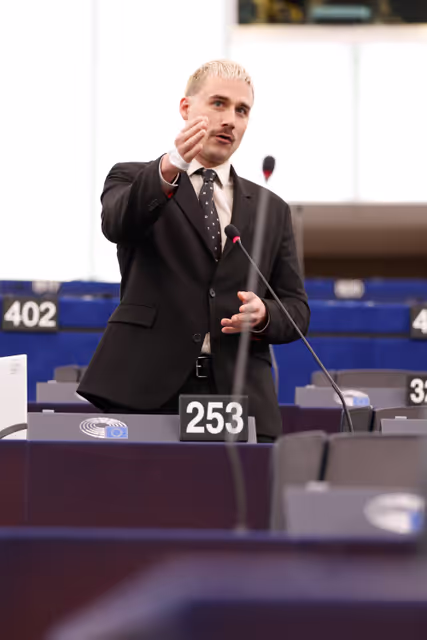 Photo 30: EP Plenary session - Women’s entrepreneurship in rural and island areas and outermost regions