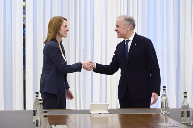 Zdjęcie 3: 8th European Political Community Summit in Yerevan, Armenia -  Roberta METSOLA, EP President meets with Mark CARNEY, Canadian Prime Minister