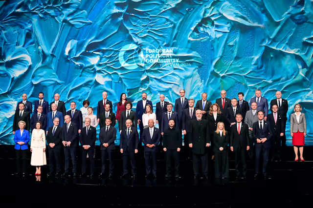 Φωτογραφία 1: 8th European Political Community Summit in Yerevan, Armenia - Family picture