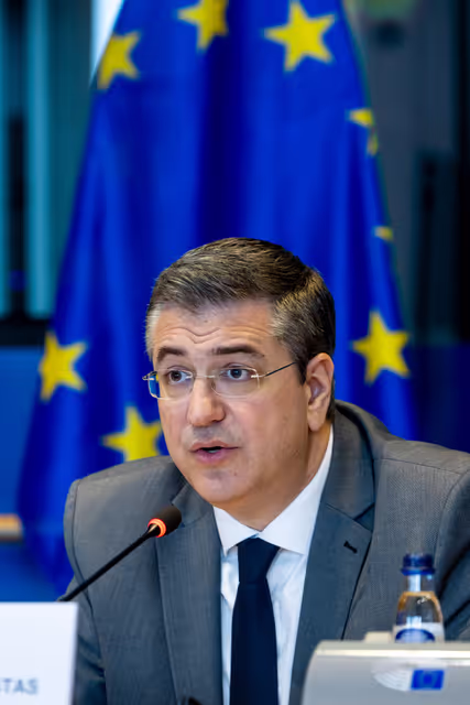 Foto 6: TRAN - Structured dialogue - Presentation by Commissioner Tzitzikostas