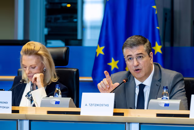 Foto 4: TRAN - Structured dialogue - Presentation by Commissioner Tzitzikostas