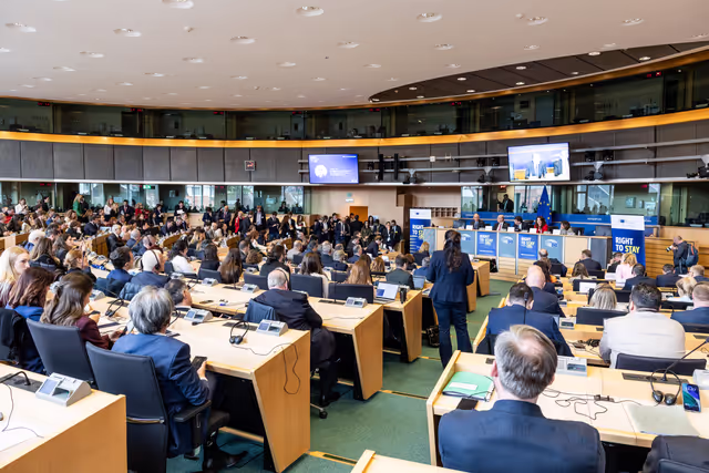 Valokuva 4: High-Level Launch Event ' Right to Stay '