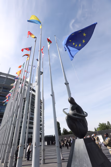 Fotografi 16: Open Day 2026 in Strasbourg- Official opening ceremony, marked by the lifting of European colors by the Eurocorps