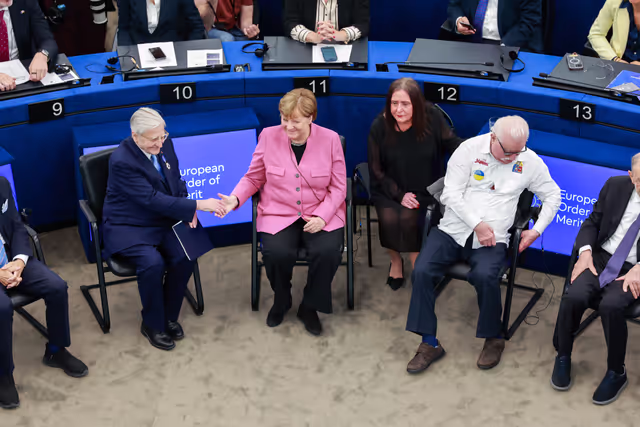 Photo 17: EP Plenary Session - European Order of Merit – Conferral ceremony