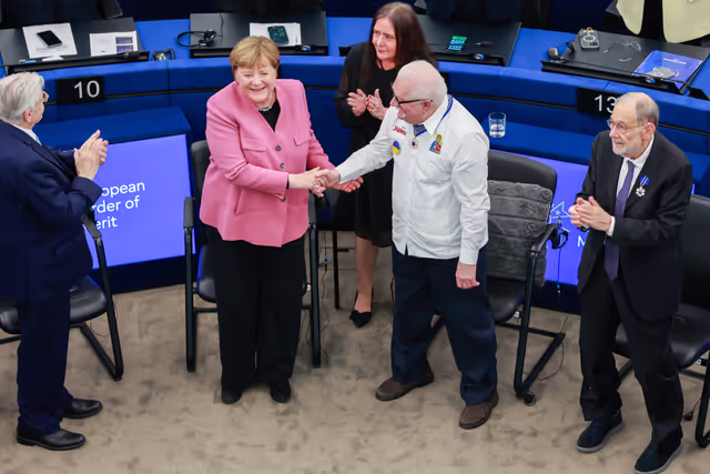 Photo 21: EP Plenary Session - European Order of Merit – Conferral ceremony