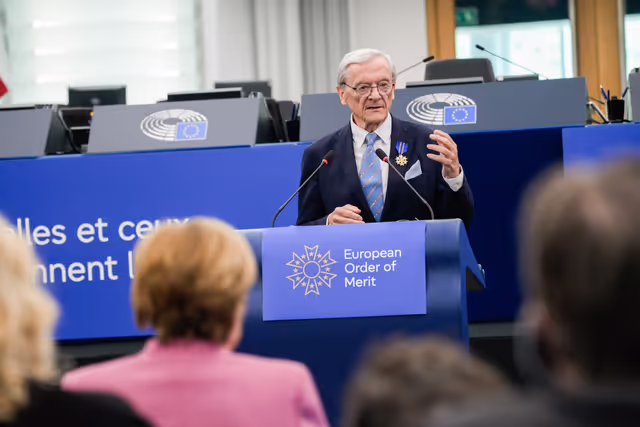 Photo 22: EP Plenary Session - European Order of Merit – Conferral ceremony