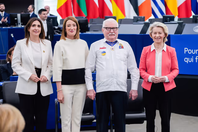 Photo 11: EP Plenary Session - European Order of Merit – Conferral ceremony