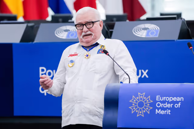 Photo 3: EP Plenary Session - European Order of Merit – Conferral ceremony