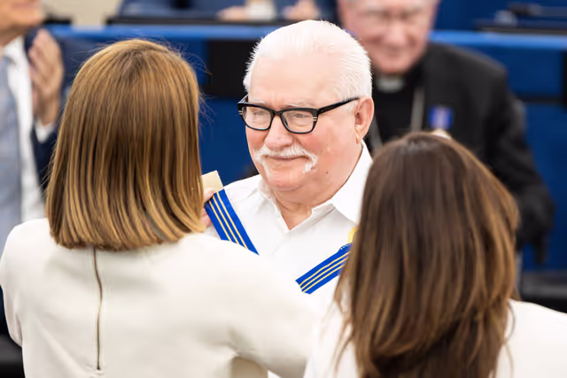 Photo 12: EP Plenary Session - European Order of Merit – Conferral ceremony