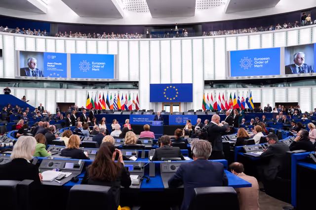 Photo 33: EP Plenary Session - European Order of Merit – Conferral ceremony