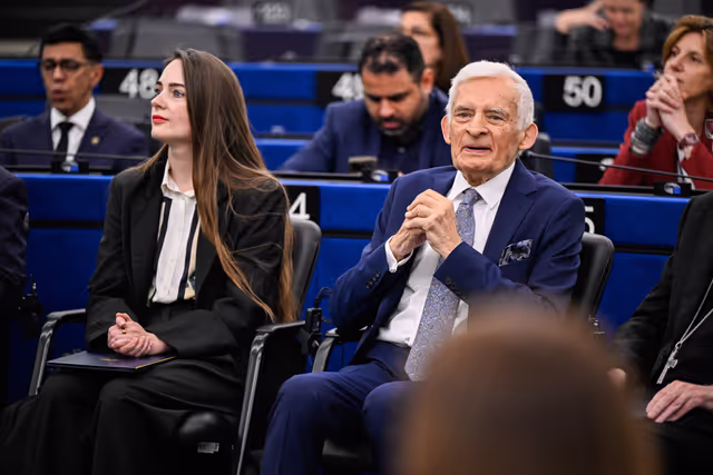 Photo 3: EP Plenary Session - European Order of Merit – Conferral ceremony