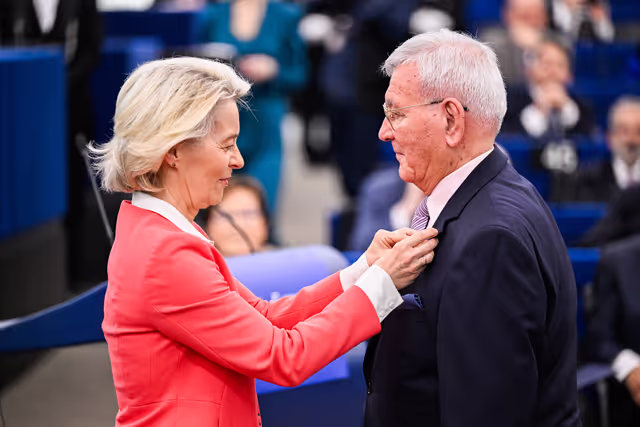 Photo 35: EP Plenary Session - European Order of Merit – Conferral ceremony