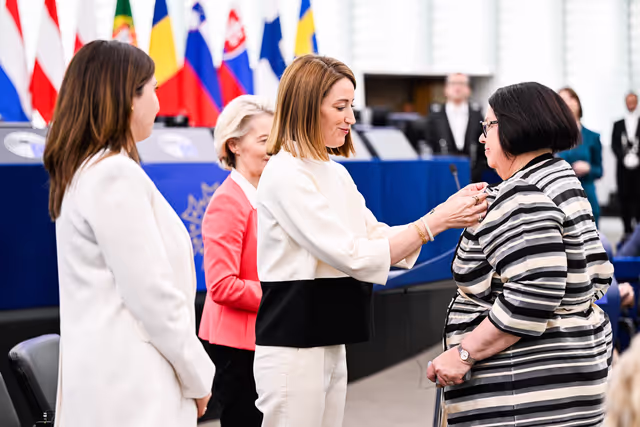 Photo 16: EP Plenary Session - European Order of Merit – Conferral ceremony