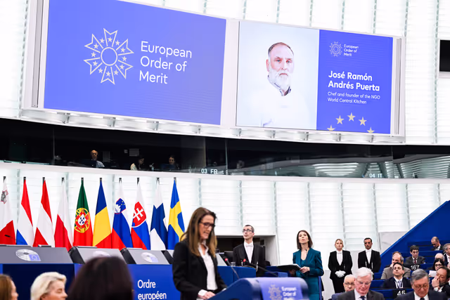 Photo 17: EP Plenary Session - European Order of Merit – Conferral ceremony