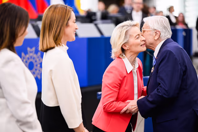 Photo 41: EP Plenary Session - European Order of Merit – Conferral ceremony