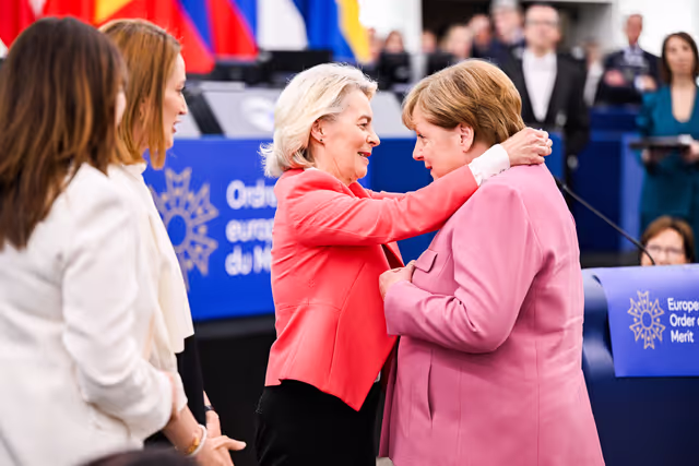 Photo 29: EP Plenary Session - European Order of Merit – Conferral ceremony