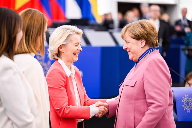 Photo 27: EP Plenary Session - European Order of Merit – Conferral ceremony