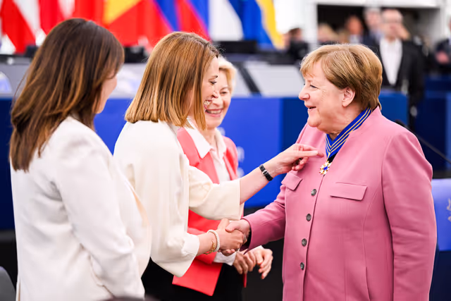 Photo 32: EP Plenary Session - European Order of Merit – Conferral ceremony