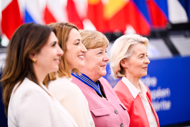 Photo 33: EP Plenary Session - European Order of Merit – Conferral ceremony