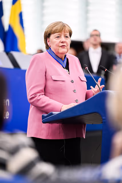 Photo 25: EP Plenary Session - European Order of Merit – Conferral ceremony
