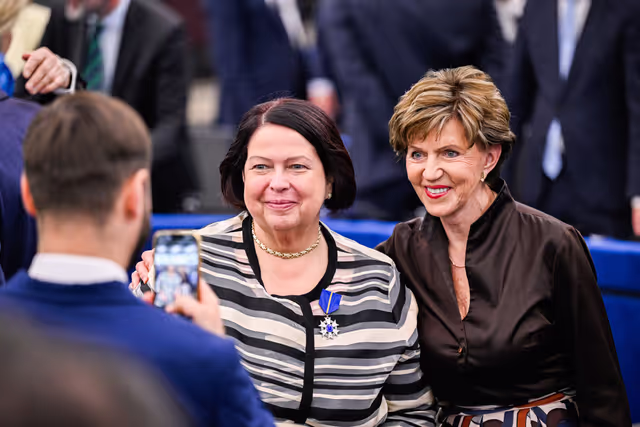 Photo 14: EP Plenary Session - European Order of Merit – Conferral ceremony