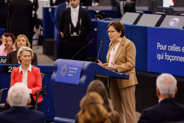 Photo 22: EP Plenary Session - European Order of Merit – Conferral ceremony