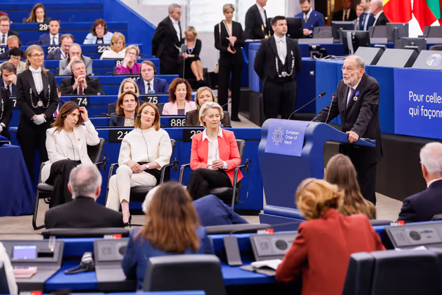 Photo 8: EP Plenary Session - European Order of Merit – Conferral ceremony