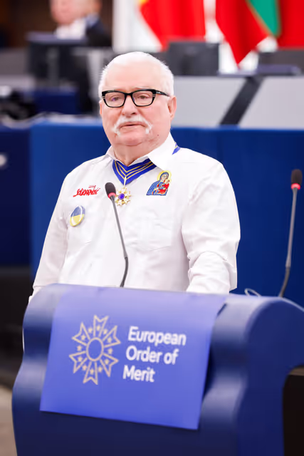 Photo 15: EP Plenary Session - European Order of Merit – Conferral ceremony