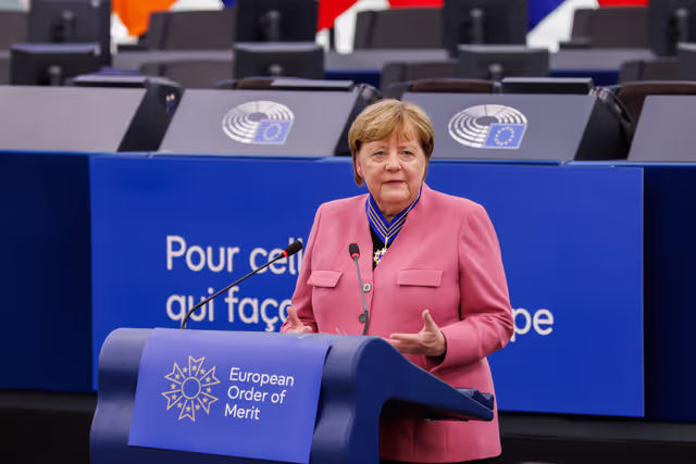 Photo 34: EP Plenary Session - European Order of Merit – Conferral ceremony