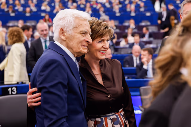 Photo 7: EP Plenary Session - European Order of Merit – Conferral ceremony