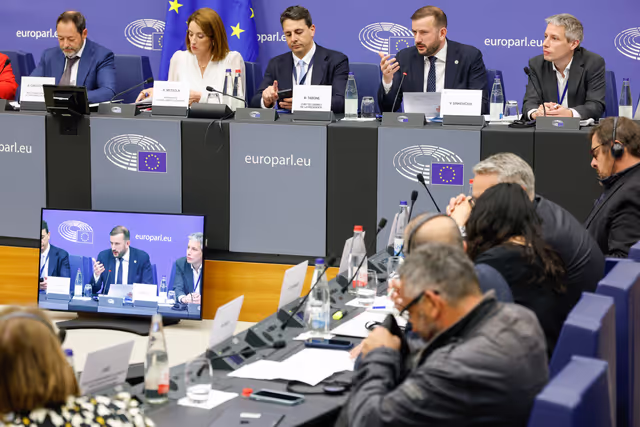 Foto 33: EP delegation to the Conciliation Committee meeting on Air passenger rights