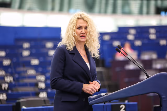 Photo 2: EP Plenary Session.- Need for an adaptation of the EU legal framework on sustainable biofuels