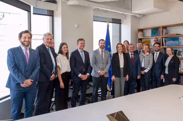 Foto 1: Official visit by Roberta METSOLA, EP President to San Francisco (USA) - Meeting with the EU Member State Consuls General