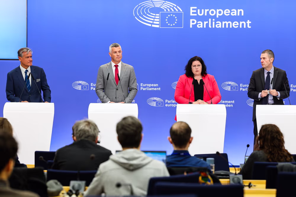 Plenaria di Strasburgo, al voto la riforma europea sui rimpatri dei migranti irregolari