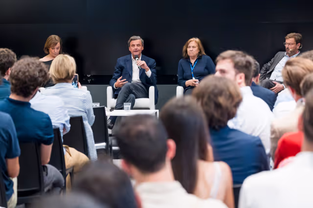 Roberta METSOLA, EP President participates in a talk with Carlo CALENDA, Senator of the Republic of Italy, featuring the book ‘Defending Freedom: Europe's Hour’