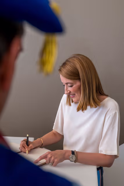 Official visit by Roberta METSOLA, EP President to Lisbon (Portugal) - Participation to the Graduation Ceremony of the NOVA School of Business & Economics