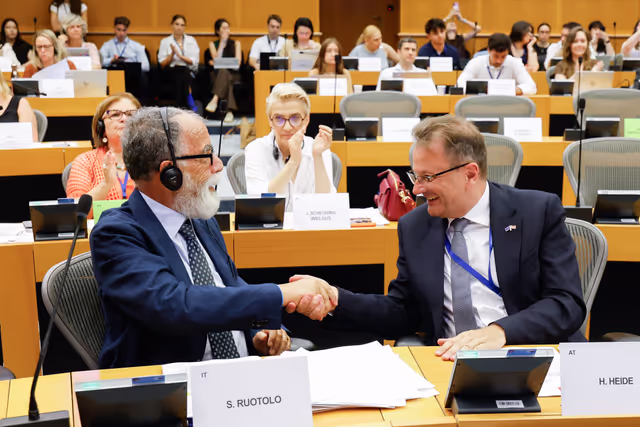 CULT - Voting session - Impact of social media and the online environment on young people