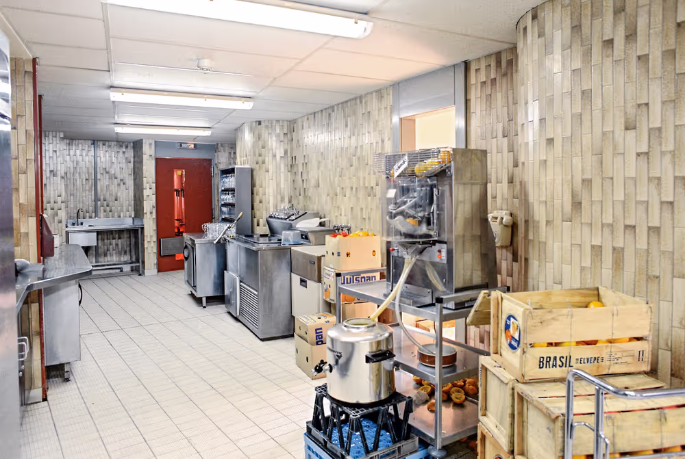 Kitchen and restaurant at the EP in Strasbourg.