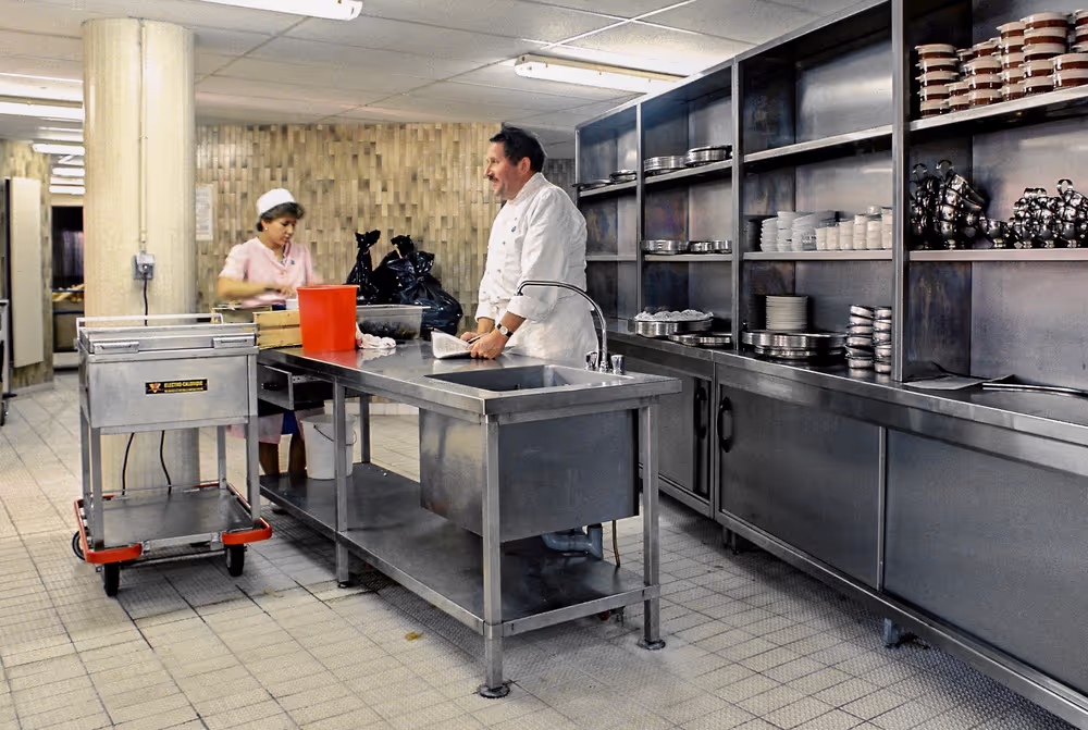 Kitchen and restaurant at the EP in Strasbourg.
